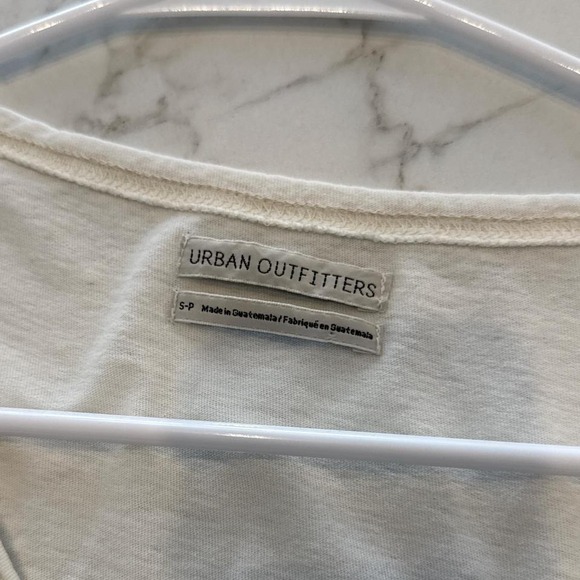 Urban Outfitters Cotton Cream white top V-neckline embroidered detail size S-P - Picture 7 of 8